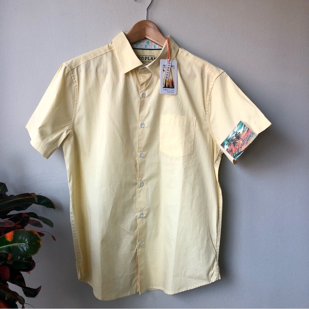 3/$25 FREE PLANET Men’s Yellow Short Sleeve Cotton Shirt. New with tags.
